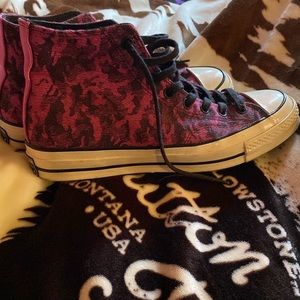 Men’s pink camo high top converse